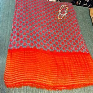 A great looking scarf that mixes a print with a metallic ribbed bright orange